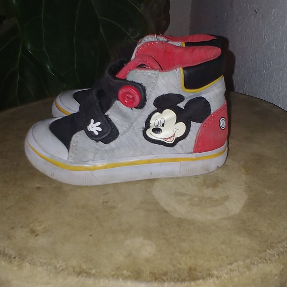 Vintage kids Mickey Mouse shoes size 6 toddlers